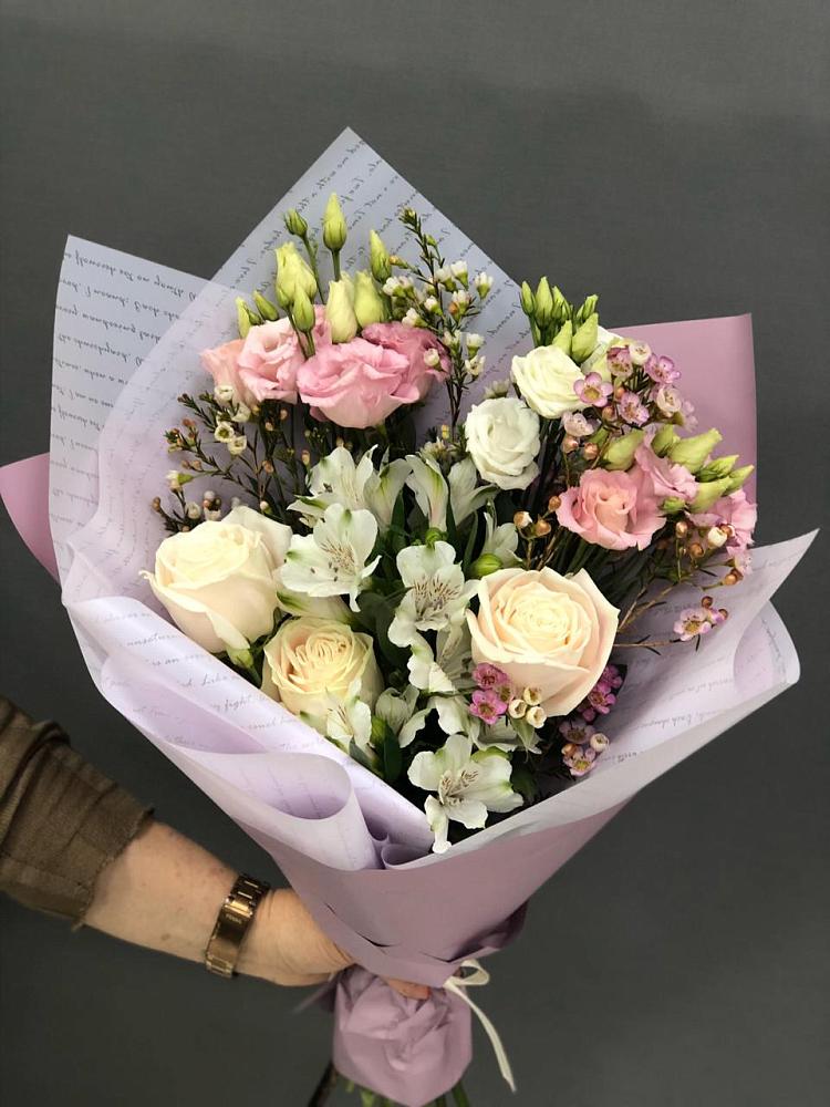 Букет цветов из: Альстромерии, Розы и Лизиантусы в Арти