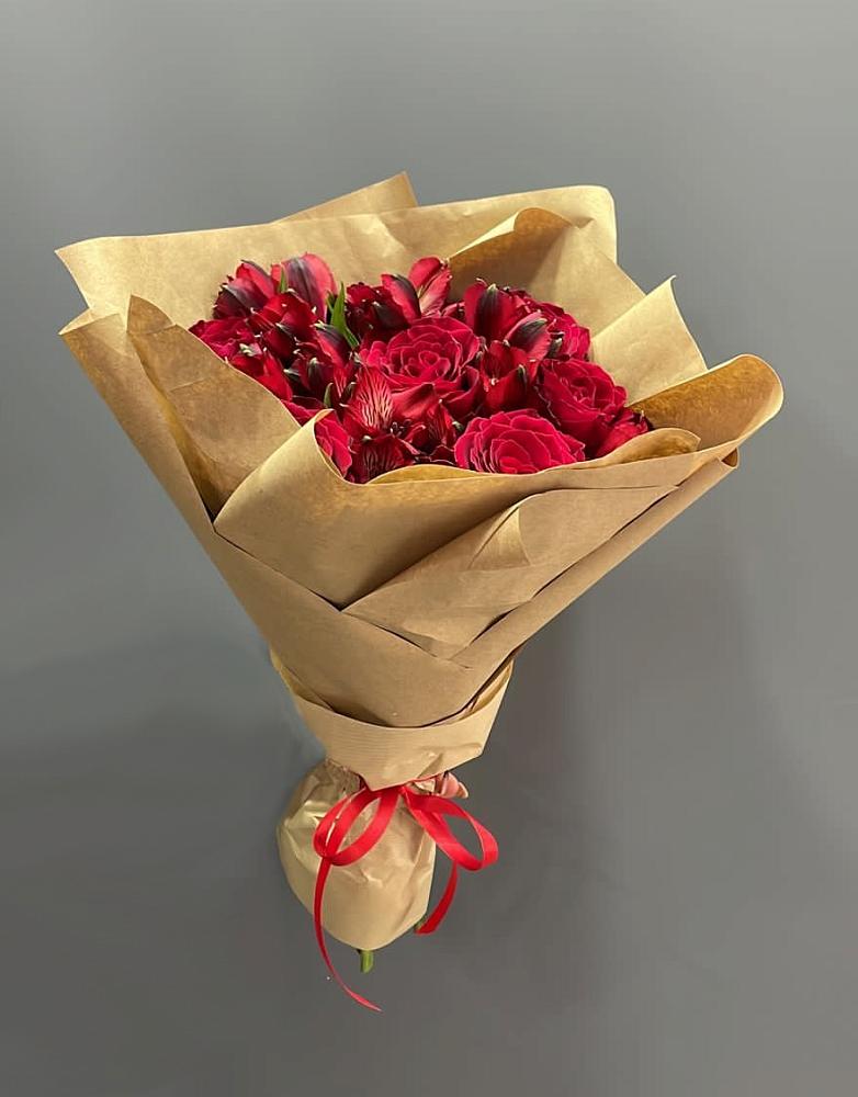 Букет цветов из: Альстромерии и Розы в Арти