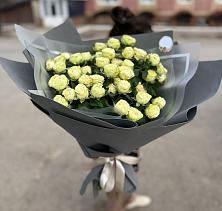Букет Белые кустовые розы Солинеро в Арти