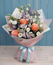 Букет цветов из:  Лизиантусы, Розы, Альстромерии и Гипсофила в Арти