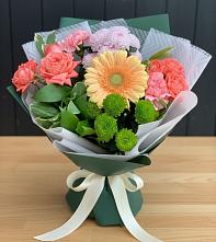 Букет цветов из:  Гвоздики, Розы, Герберы и Хризантемы #REPLACE_PRED# Арти