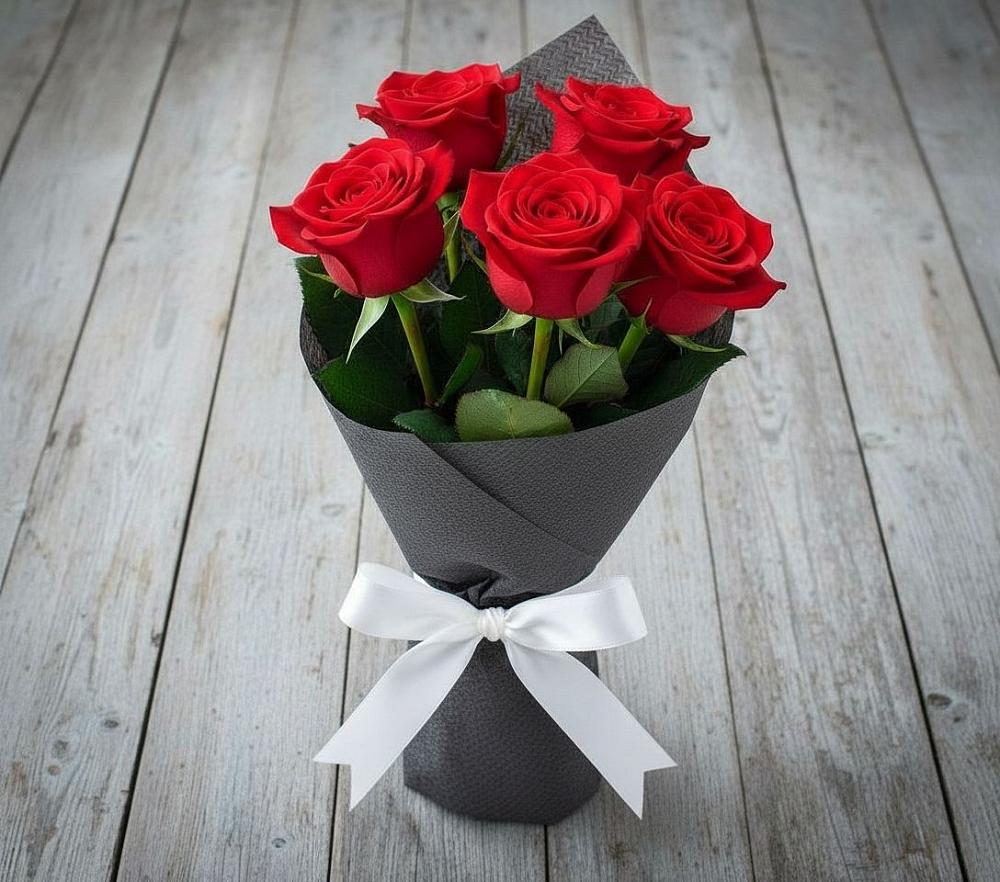 Букет 5 Красных роз Эдлесс Лав в Арти