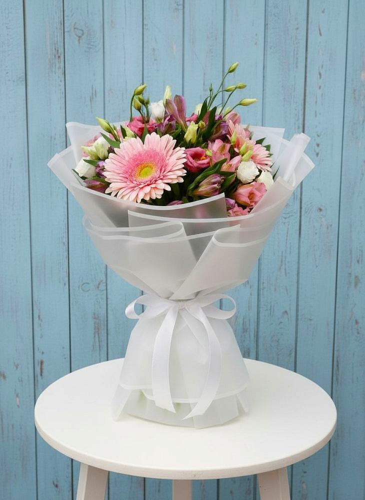 Букет цветов из: Герберы, Альстромерии и Лизиантусы в Арти