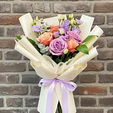 Букет цветов из:  Лизиантусы и Розы в Арти