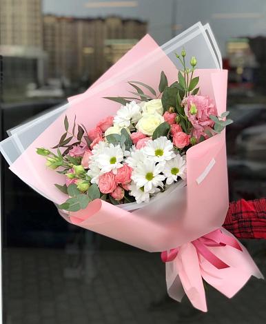 Букет цветов из: Розы, Лизиантусы и Хризантемы в Арти