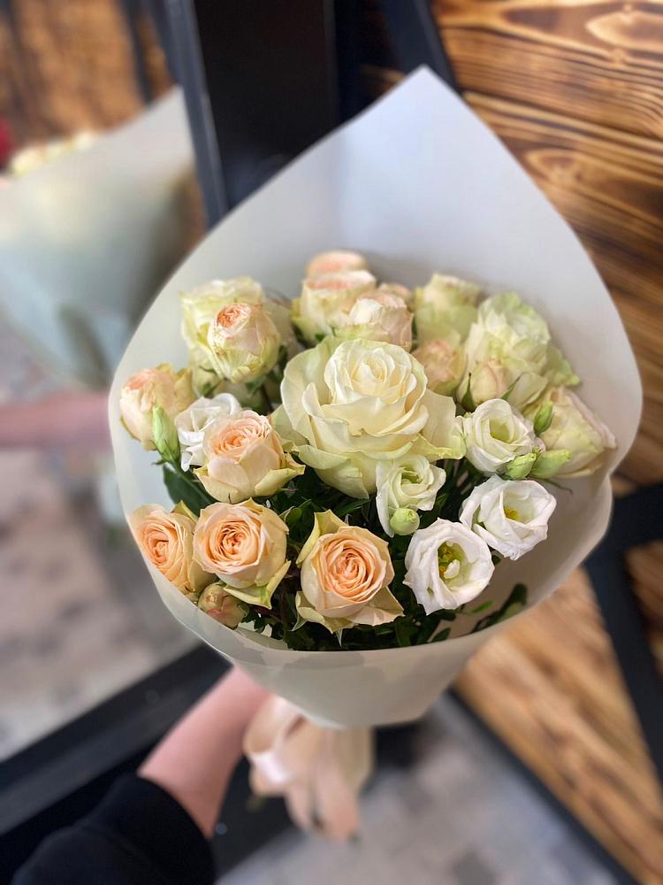 Букет цветов из: Розы и Лизиантусы в Арти